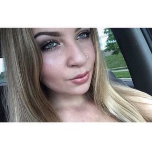 Meet your Posher, Haylee